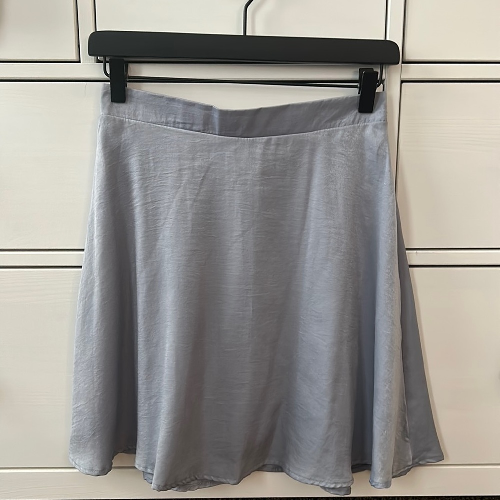 Flowy gray skirt